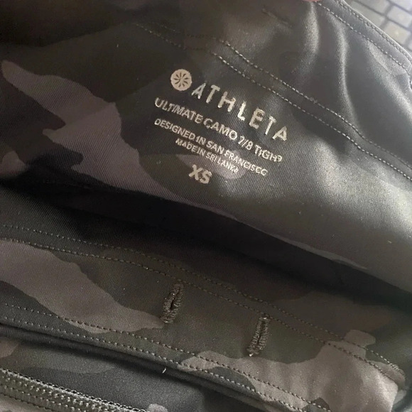 Athleta Black Camo High Rise Ultimate Stash Pocket 7/8 Tight Legging Size XS - Picture 5 of 12